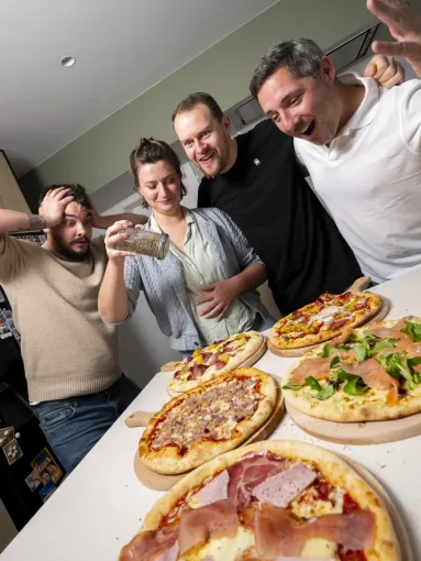 🍕 Pizza à Pradelles – les soirées pizza qui font briller les visages, Armentières, PIZZA IN FAMIGLIA