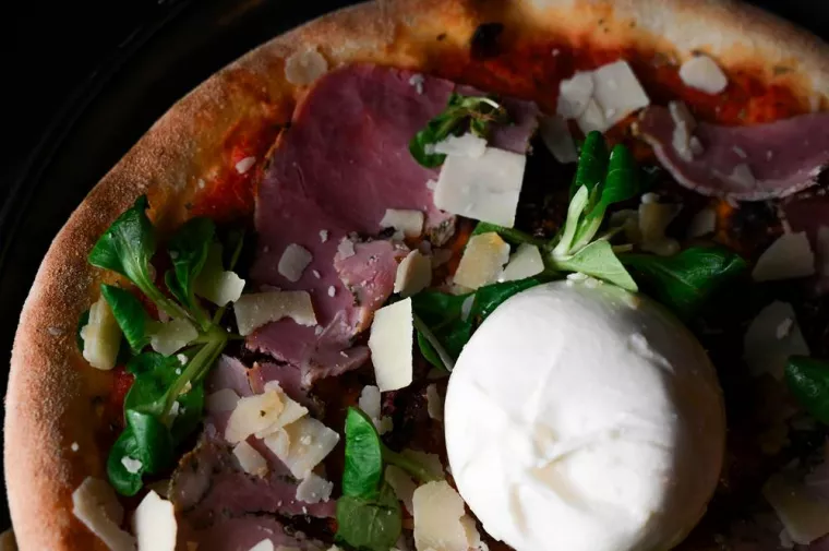 Manger une pizza avec une burrata un midi en semaine, Armentières, PIZZA IN FAMIGLIA